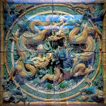 Twenty apprentice clay-workers produced this glazed earthenware 'Dragon' for the Ming Dynasty in 1567 to repel evil! Visit this masterpiece in Madison, Wisconsin at the Chazen Museum. #phantomoshopblog #phantomoshop #phantomotoi #phanomophigures